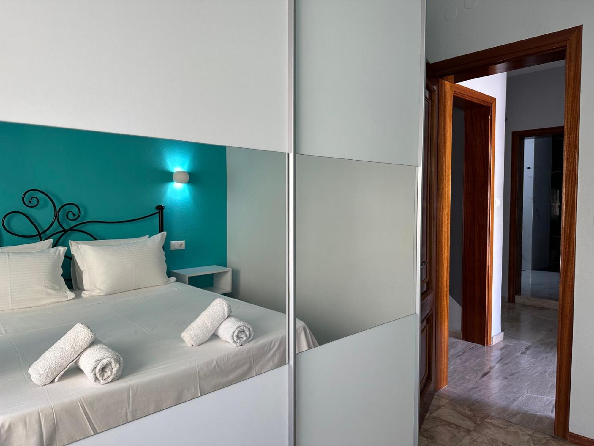 W Pearl Suite Néa Péramos Екстериор снимка