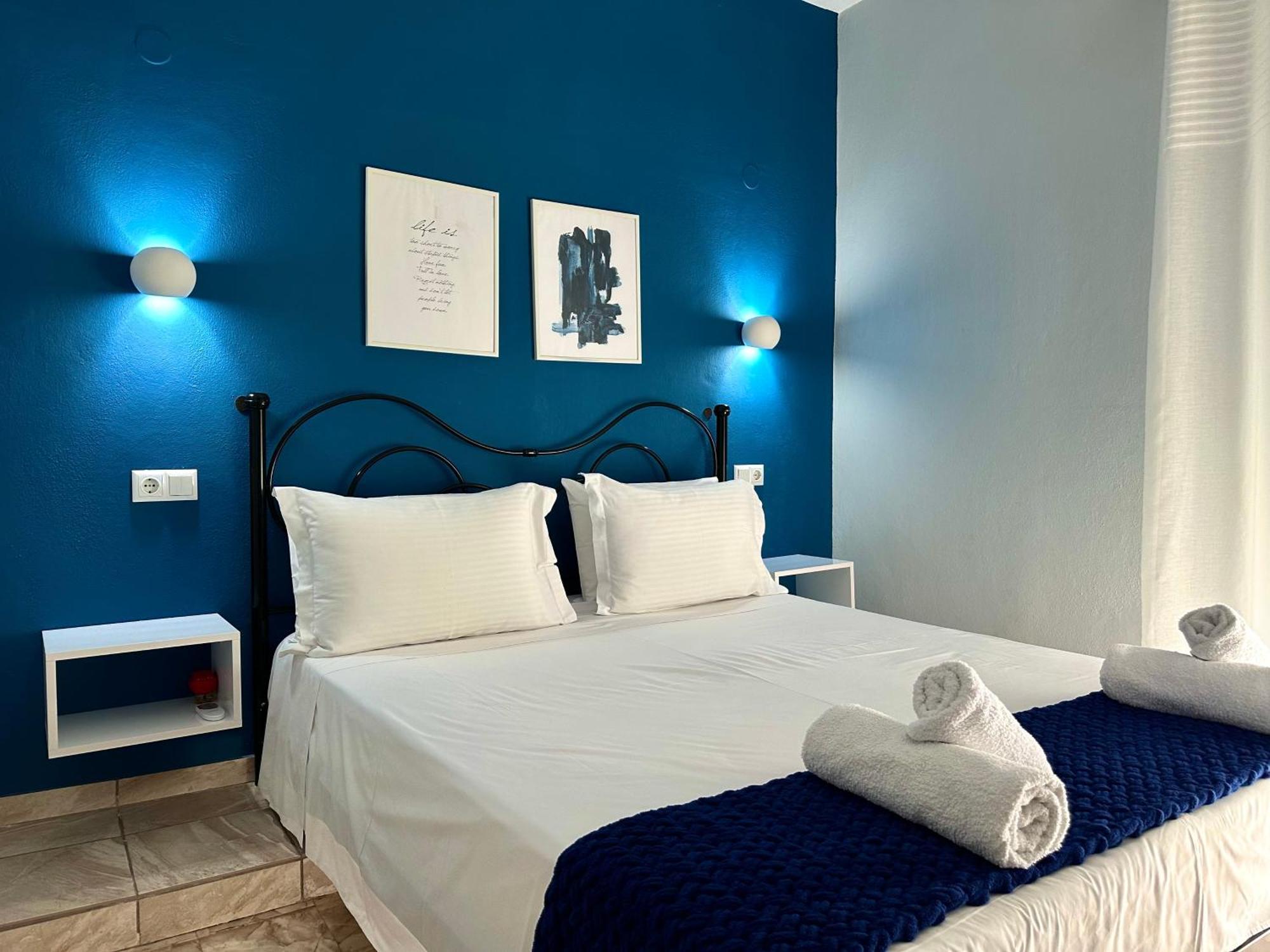W Pearl Suite Néa Péramos Екстериор снимка
